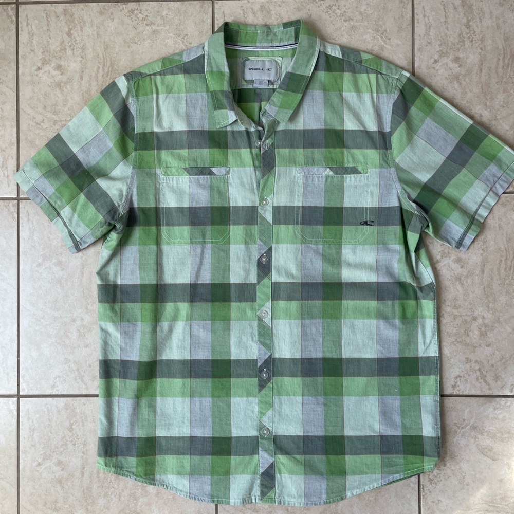 Men’s Large O’Neill Short Sleeve Button Down Plaid Shirt